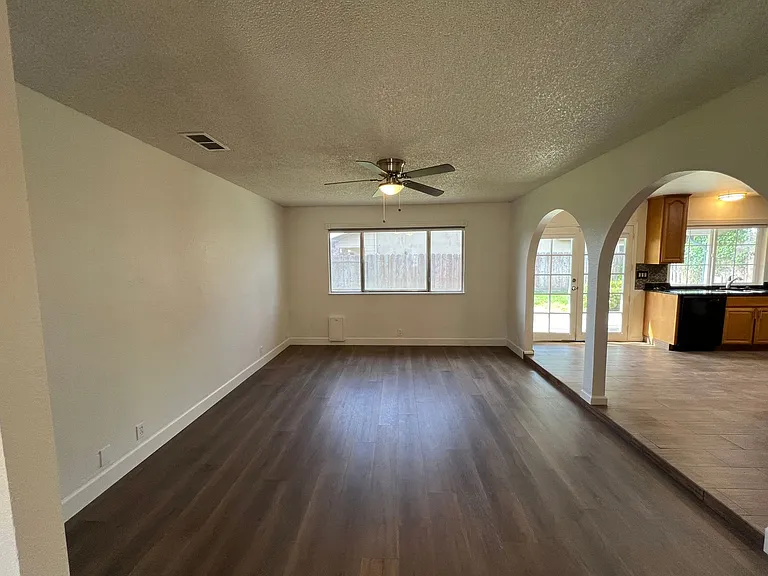838 El Dorado St — Photo 6