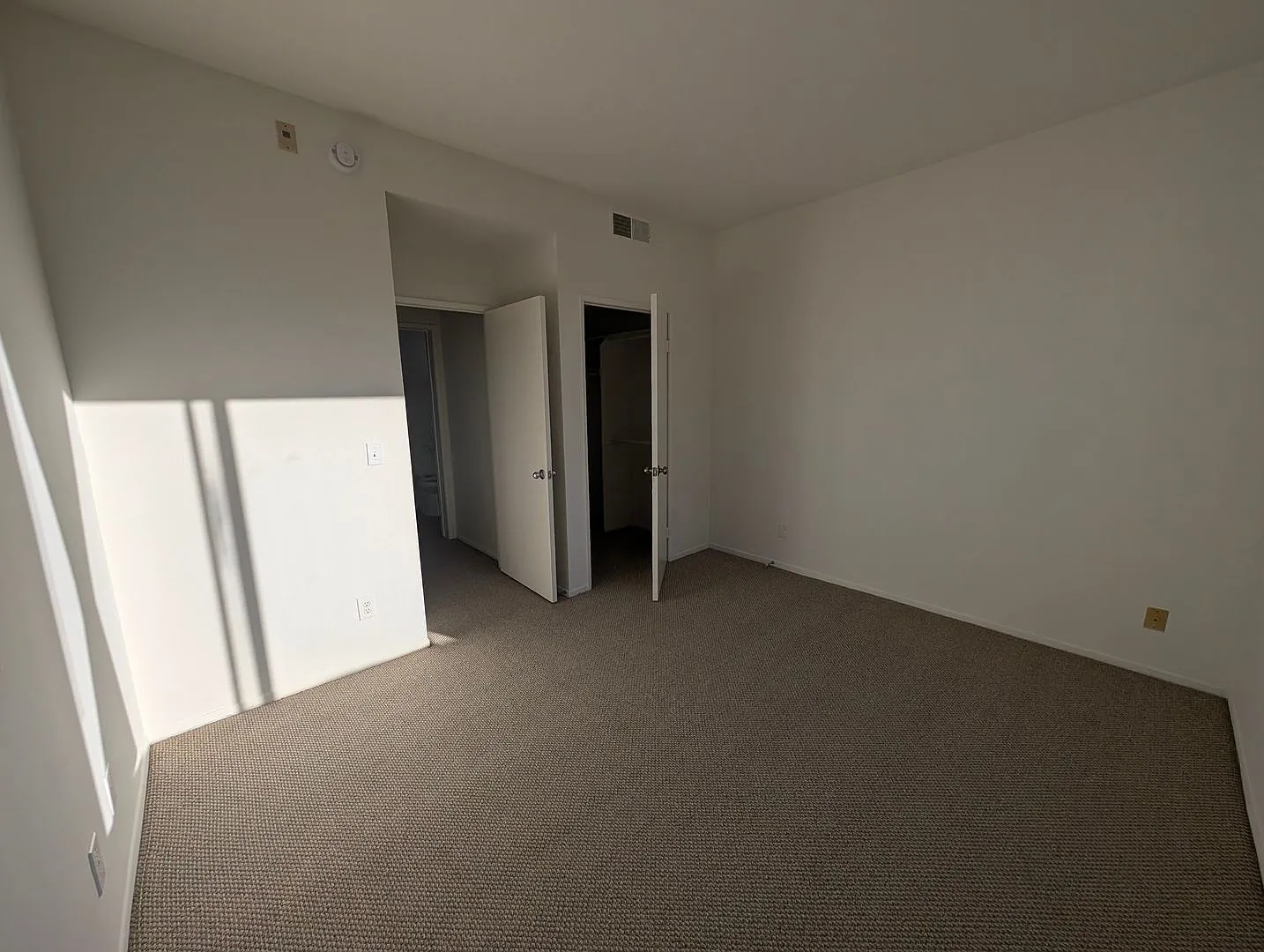 Manhattan Apartments — Photo 3