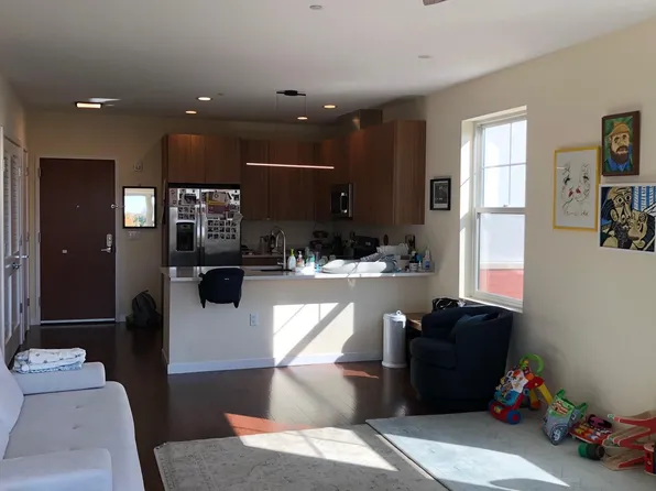 209 Oakdene Place image 4 of 5