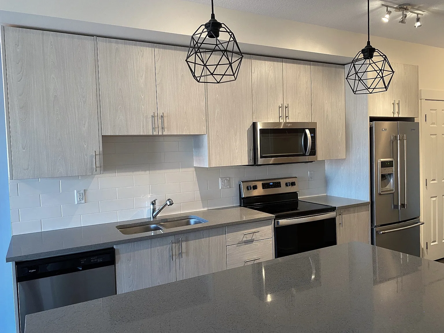 2 bed, 640 sqft, $1,549 — Photo 4