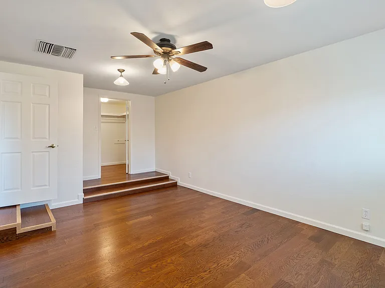 901 E Hearn Rd — Photo 24