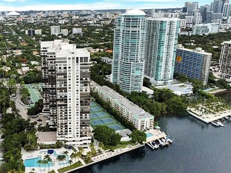 2333 Brickell Ave #812 — Photo 26