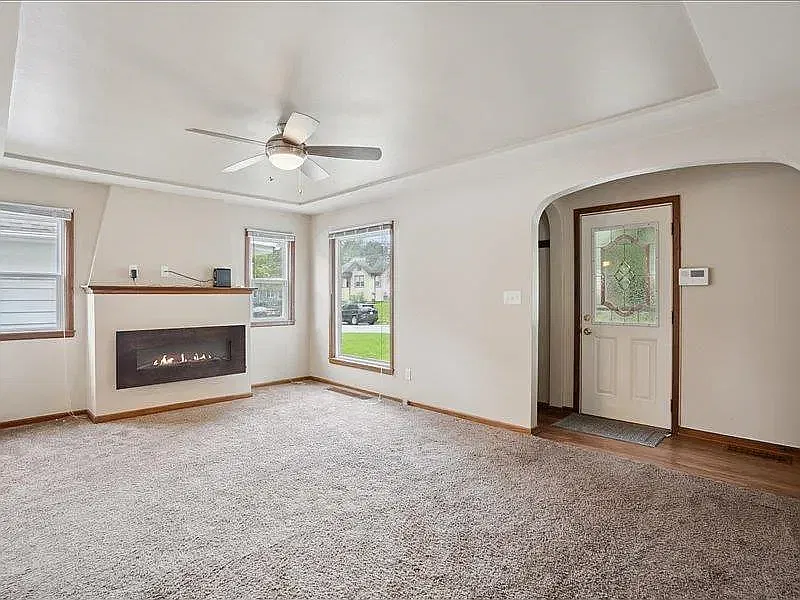 4 bed, 1739 sqft, $2,880 — Photo 2