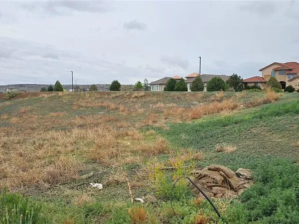 8 Walking Stick Blvd, Pueblo, CO 81001