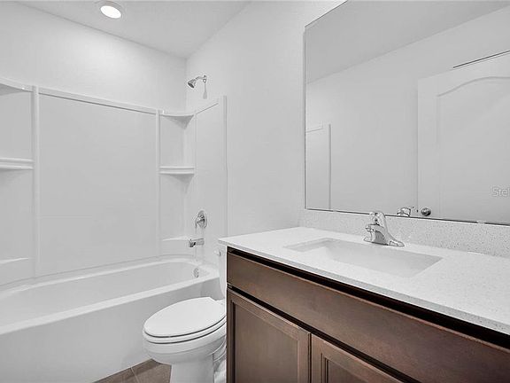 4th image of 801 Chatham Walk Dr