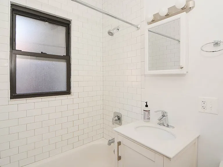 2641 N Spaulding Ave #E4 — Photo 17