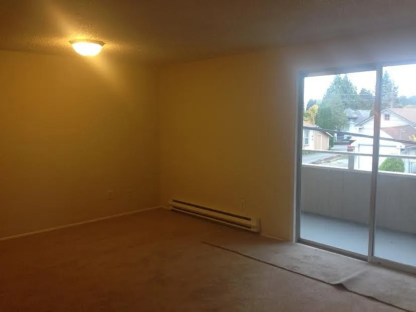 4131 Hoyt Avenue — Photo 4