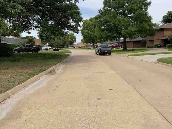 Exterior Neighborhood (street photo)