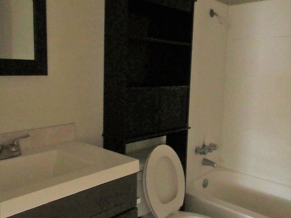 4th image of 2517 Parkdale Cir