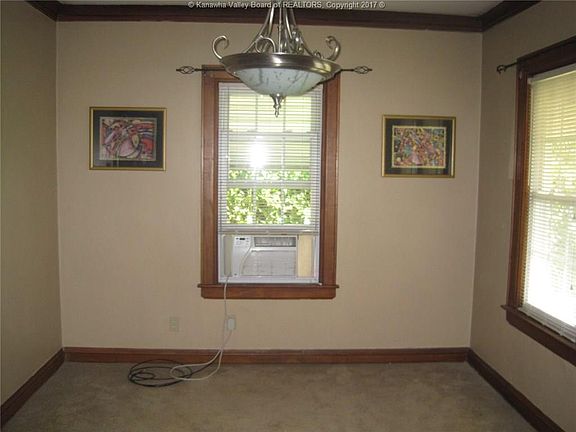 5th image of 406 Elm St