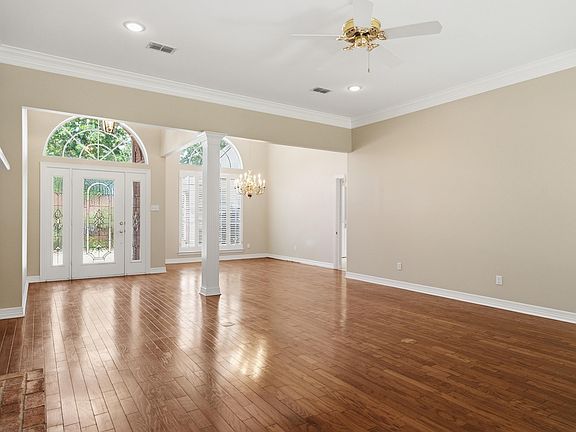4th image of 3403 Pinecreek Dr