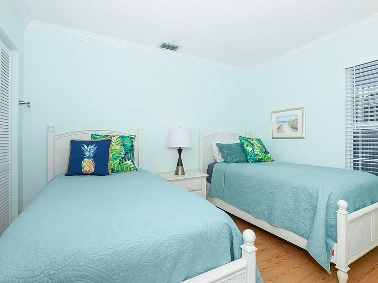 4051 NE Breakwater Dr — Photo 56