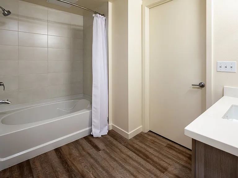 Topaz Apartments — Photo 41