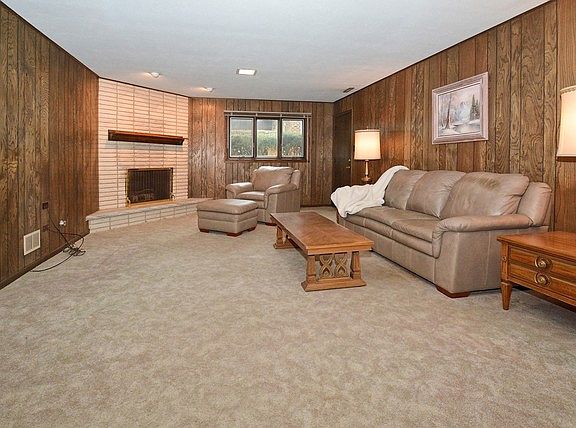 5th image of 7661 Chestnut Dr