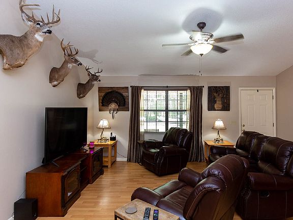 5th image of 818 NE Northwood Dr