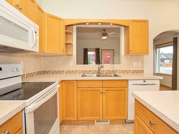 5th image of 10 Ramage Cres Unit 10