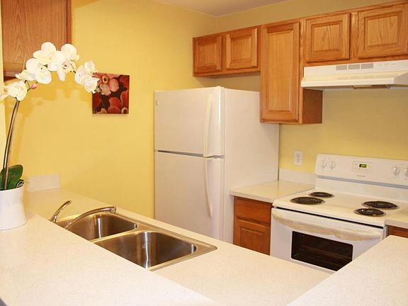 5th image of 373 Half Moon Ln #526