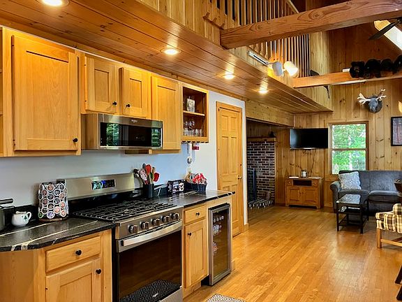 5th image of 77 Fuller Ln