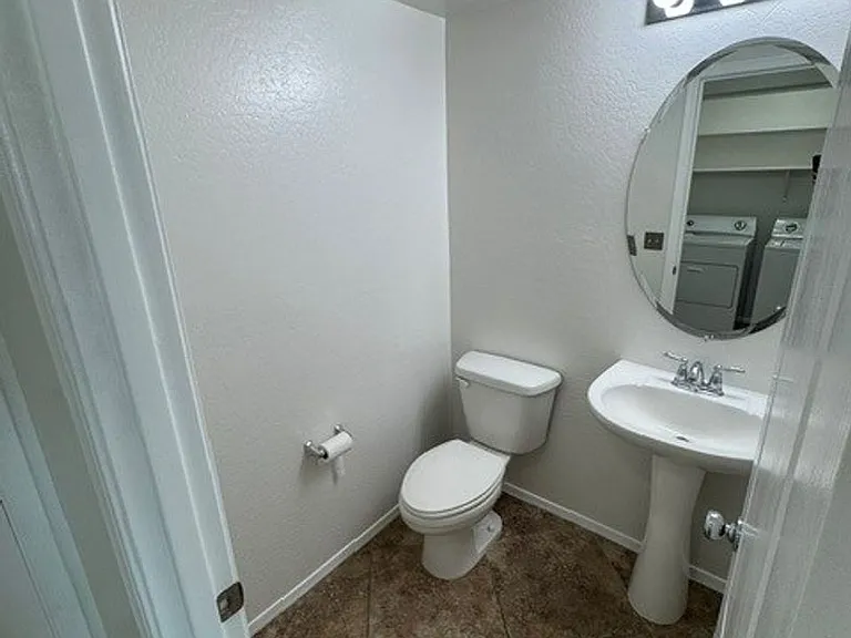 1823 S Balboa Dr — Photo 4