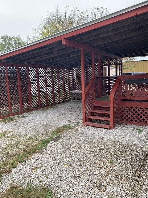 1st image of 305 Yacht Club Ln