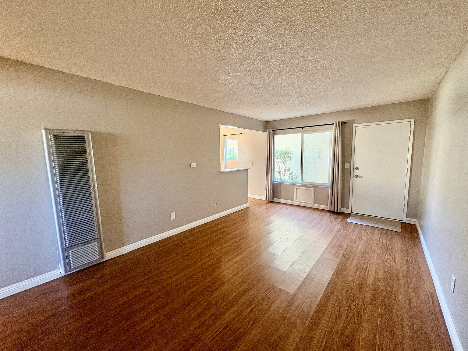 2 bed, 1202 sqft, $2,200 — Photo 3