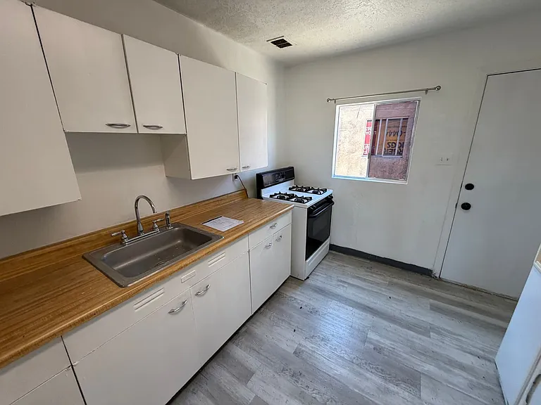 1033-1037 Alvarado Dr SE — Photo 27