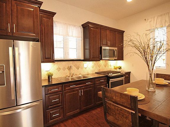 5th image of 209 S El Molino Ave