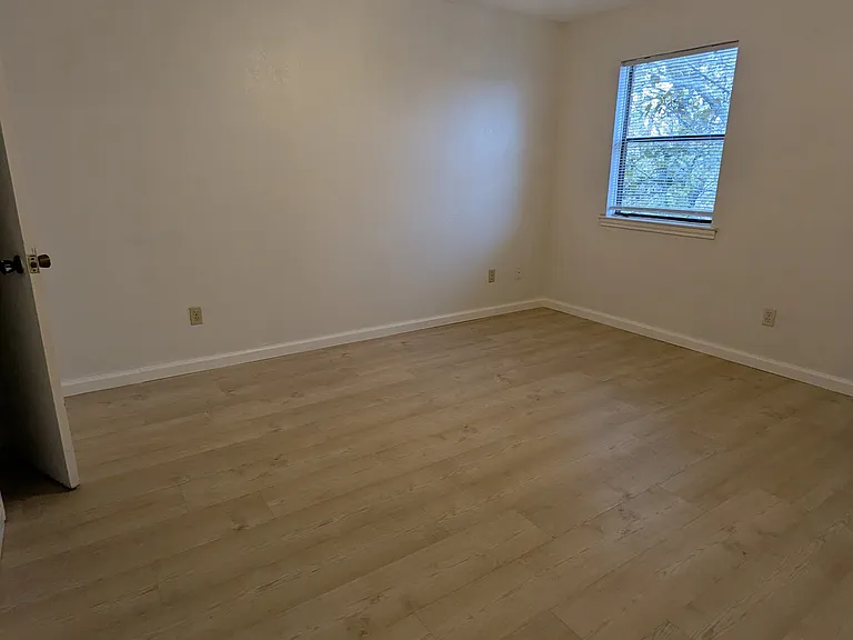 1002 Charisse St #C — Photo 12