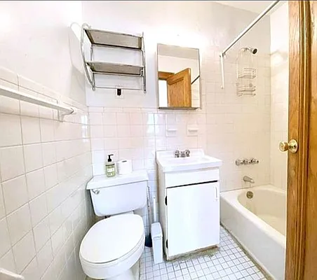Bathroom, photo 1