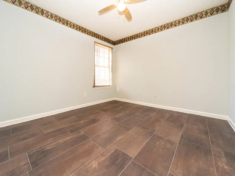811 Sugar Oak Ln — Photo 10