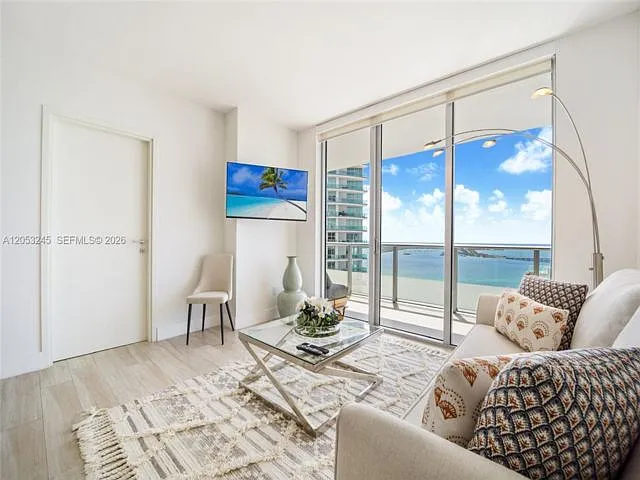 2 bed, 2.0 bath, $7,000 — Photo 2