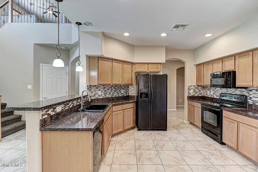 4 bed, 3.0 bath, 2546 sqft, $2,500 — Photo 4