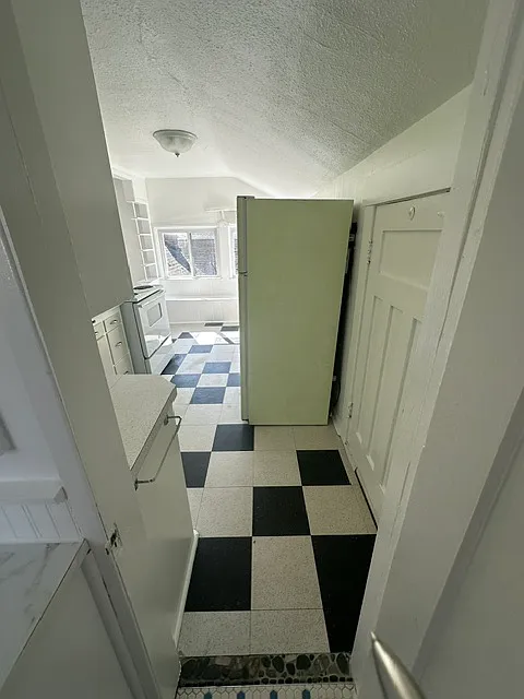 2 bed, 800 sqft, $2,200 — Photo 2