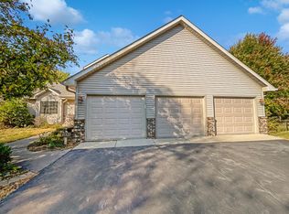 1532 Wintergreen Ct, Victoria, MN 55386