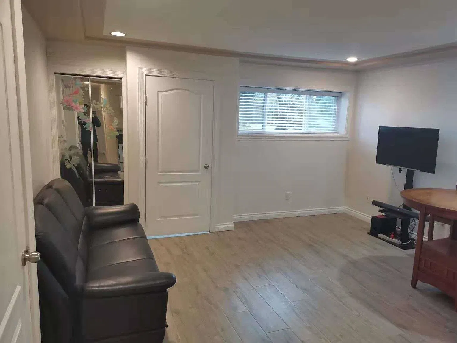 2 bed, 800 sqft, $1,100 — Photo 2
