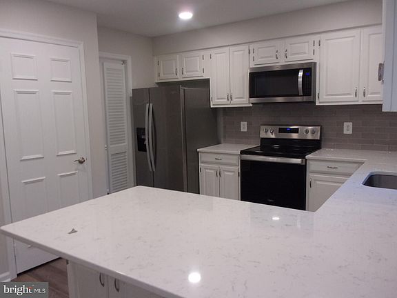 4th image of 422 Council Dr NE