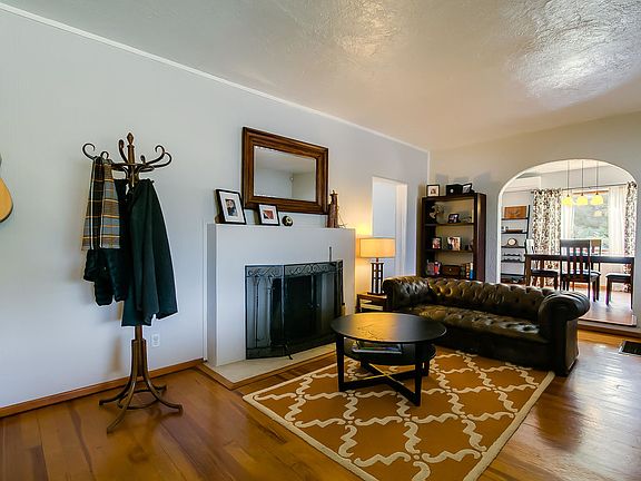 3rd image of 920 Pampas Dr SE