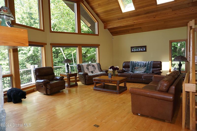 3rd image of 335 Lake Tour Road