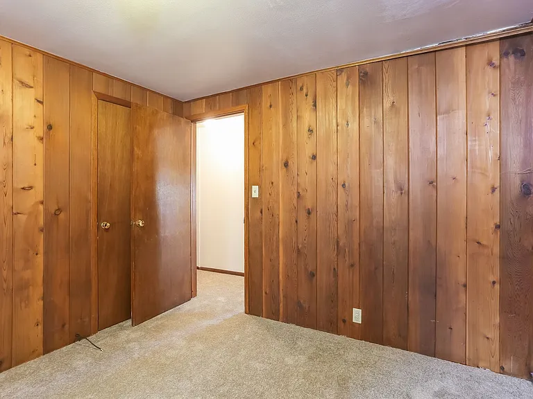 2408 Lake Dr — Photo 24