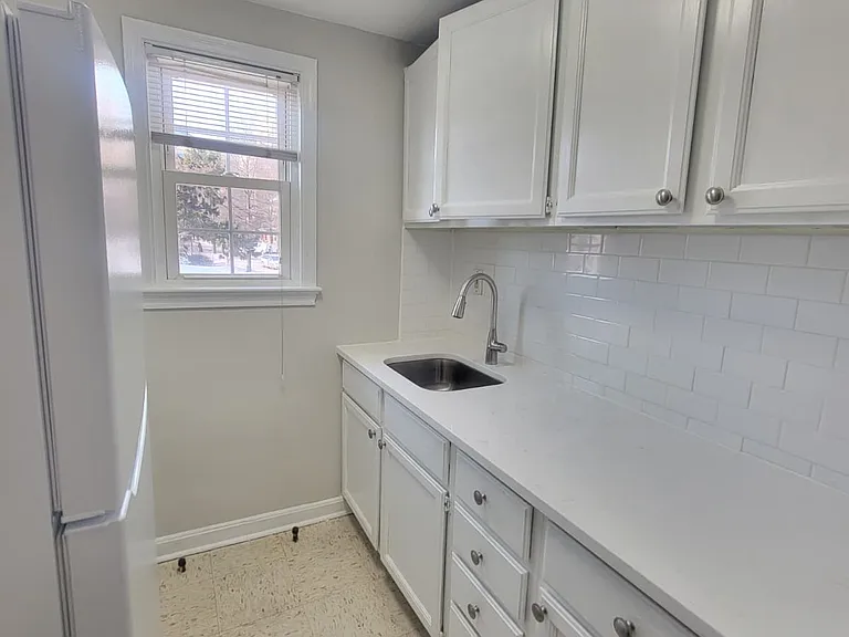 739 N Oakland St — Photo 8