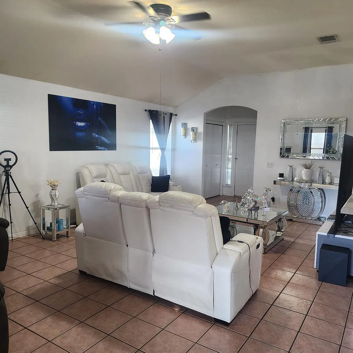 3 bed, 2.0 bath, 1418 sqft, $1,850 — Photo 2