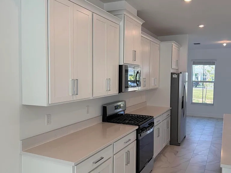 857 SW Heirloom Walk — Photo 4