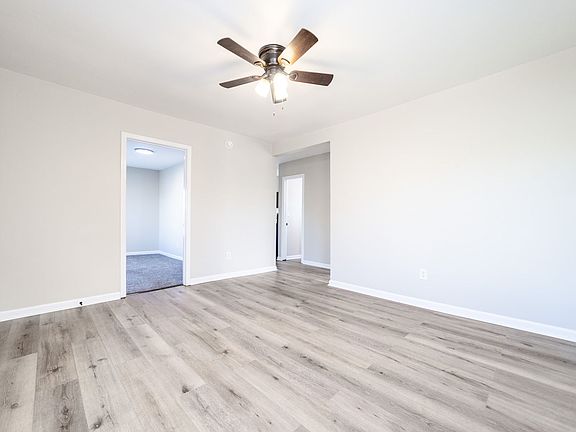 5th image of 1154 E College St