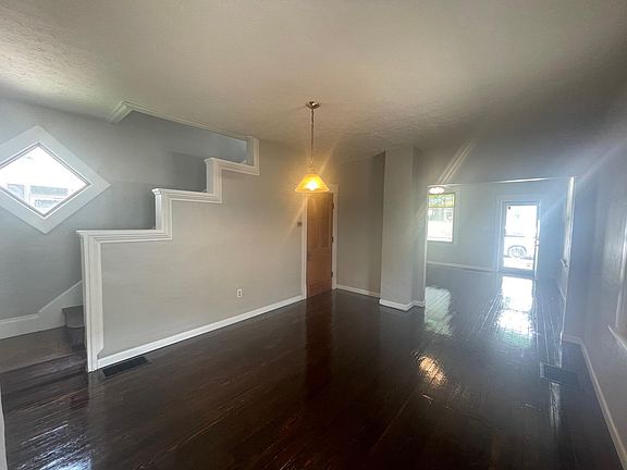 2nd image of 425 Ludlow St
