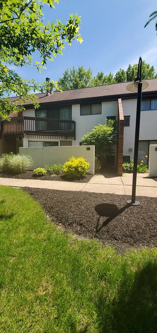 Stratford Drive-803-12 — Photo 2