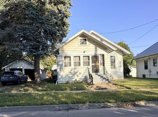 203 S D St, Fairfield, IA 52556