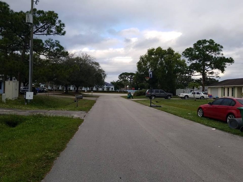 2nd image of 2334 SE Wald St