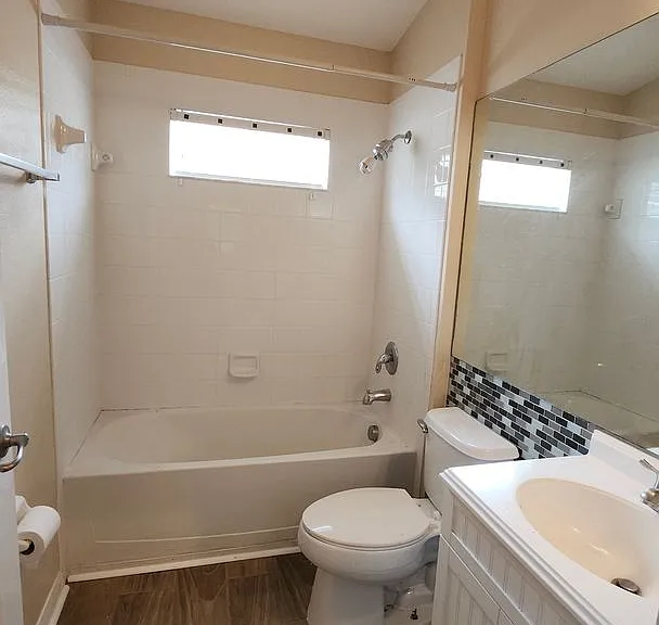 7955 Carriage Pointe Dr — Photo 10