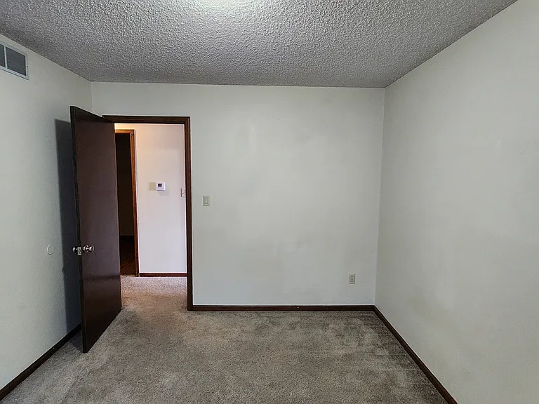 1023 E Redwood Rd — Photo 15