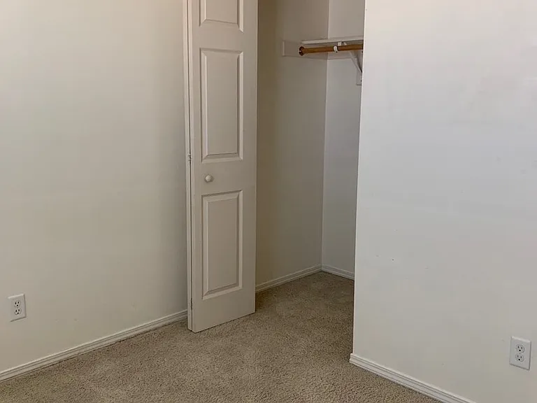 916 Shirley Pl #E — Photo 2